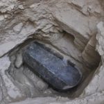 Un sarcofag masiv a fost dezgropat în Egipt şi nimeni nu știe cui aparține